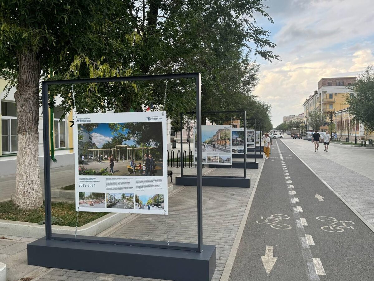  📷    На Советской завершается монтаж региональной архитектурной выставки «Меняя взгляд» Белов Михаил Александрович