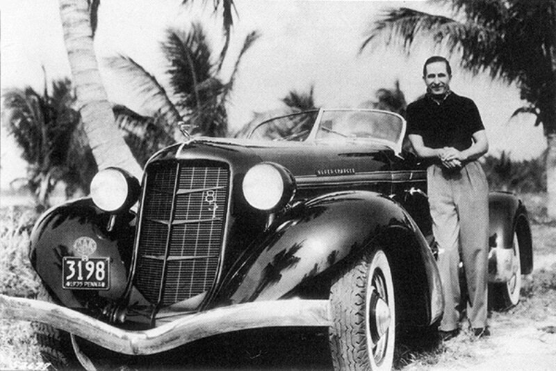 Алексей Владимирович Сахновский (1901-1964) у своего Auburn 851 SC Speedster