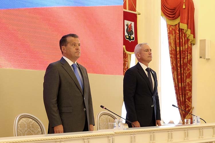    Звание «Почетный гражданин Казани» присвоят вице-премьеру России Марату Хуснуллину и управляющему МУП трест «Горводзеленхоз» Розе Заббаровой. С таким предложением выступил Ильсур Метшин — инициативу депутаты поддержали единогласно.   
Фото: Андрей Титов