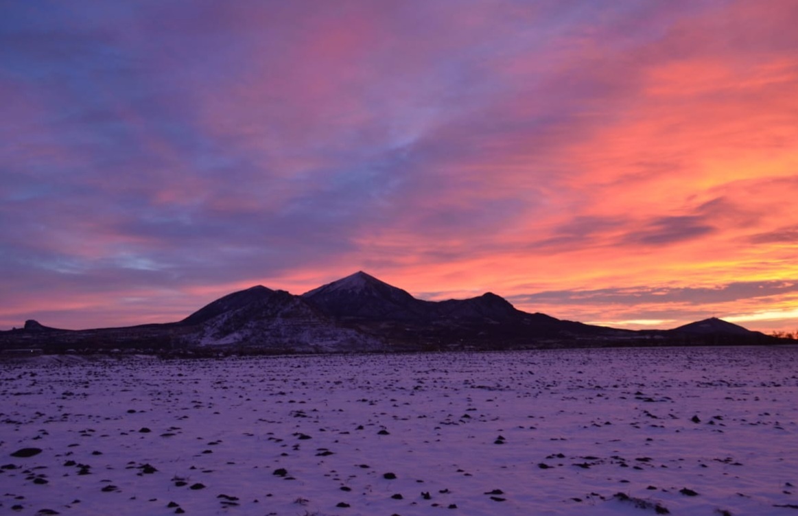 Пятигорск - время созерцать закаты в отпуске. А впрочем, не только на отдыхе, а хоть каждый  вечер смотреть как небо играет красками никогда не надоедает.