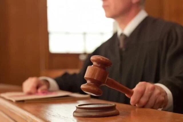    Как правильно обращаться к судье в России?