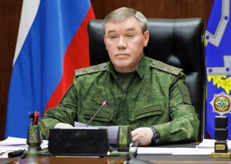    Герасимов доложил Путину об остановке продвижения ВСУ вглубь Курской области