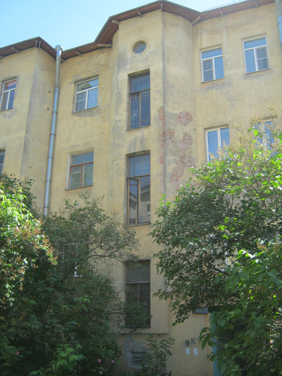 Зелёные дворы там всё-таки существуют)