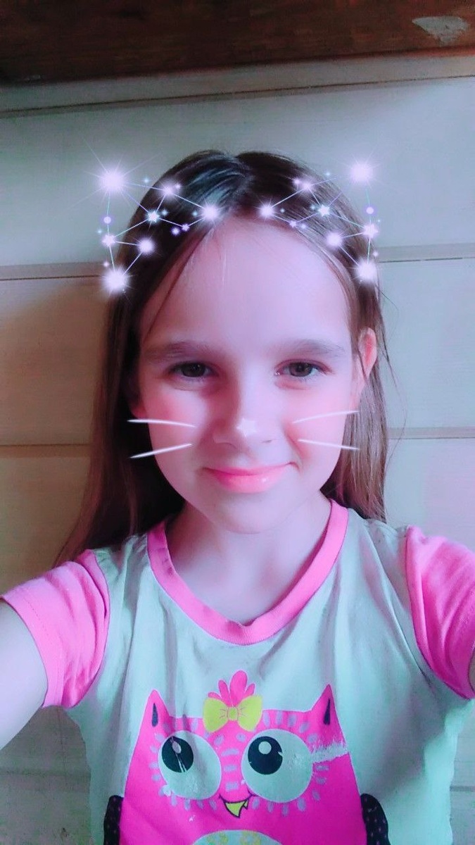 Моя Маня в образе. На даче.  Хочу быть кошкой. Лежишь себе, все о тебе заботятся. 