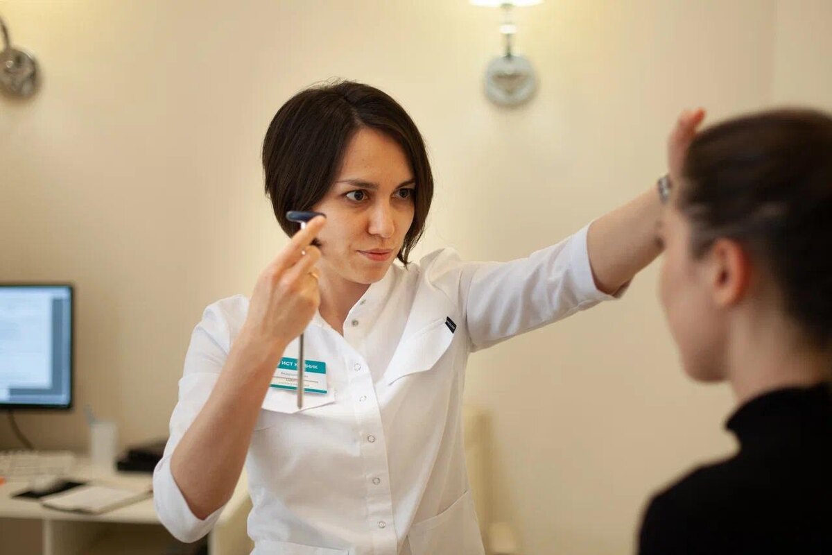 Перед постановкой диагноза отоневролог проводит тщательный осмотр пациента