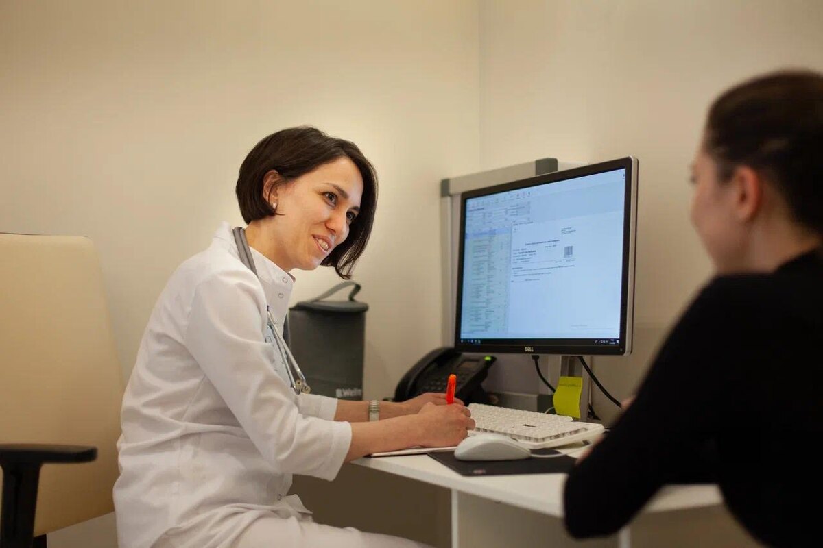 На приёме отоневролог проводит полный сбор жалоб пациента