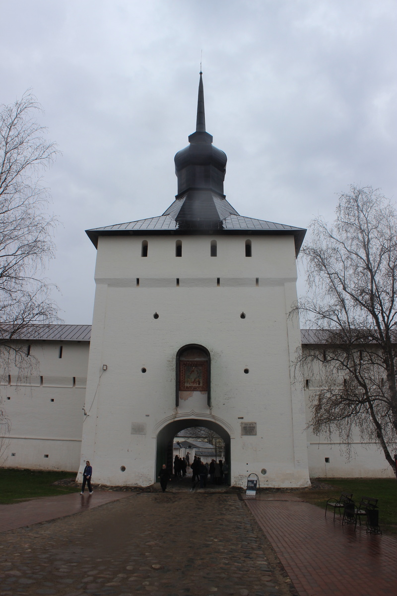 Главные ворота монастыря
