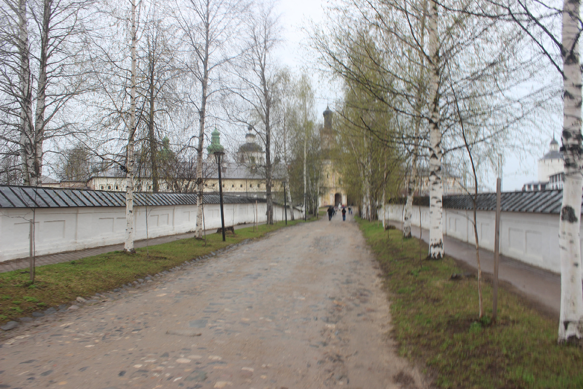 Внутри монастыря