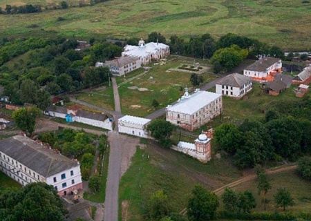    Украинские боевики сожгли Горнальский монастырь в Суджанском районе, погиб верующий