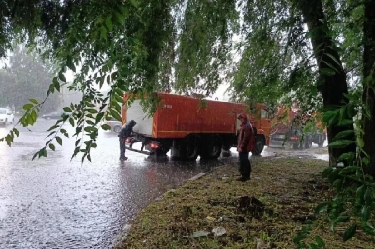    Ливнёвку на улице Промышленной после залпового дождя прочистили повторно