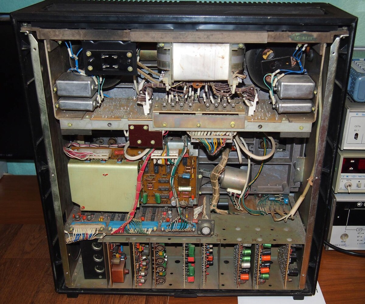 Вид сзади,отлично видна блочно-модульная архитектура 