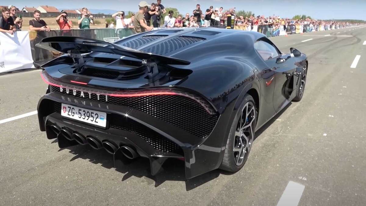 https://cdn.motor1.com/images/mgl/E66j0M/s1/bugatti-la-voiture-noire-drag-strip.jpg