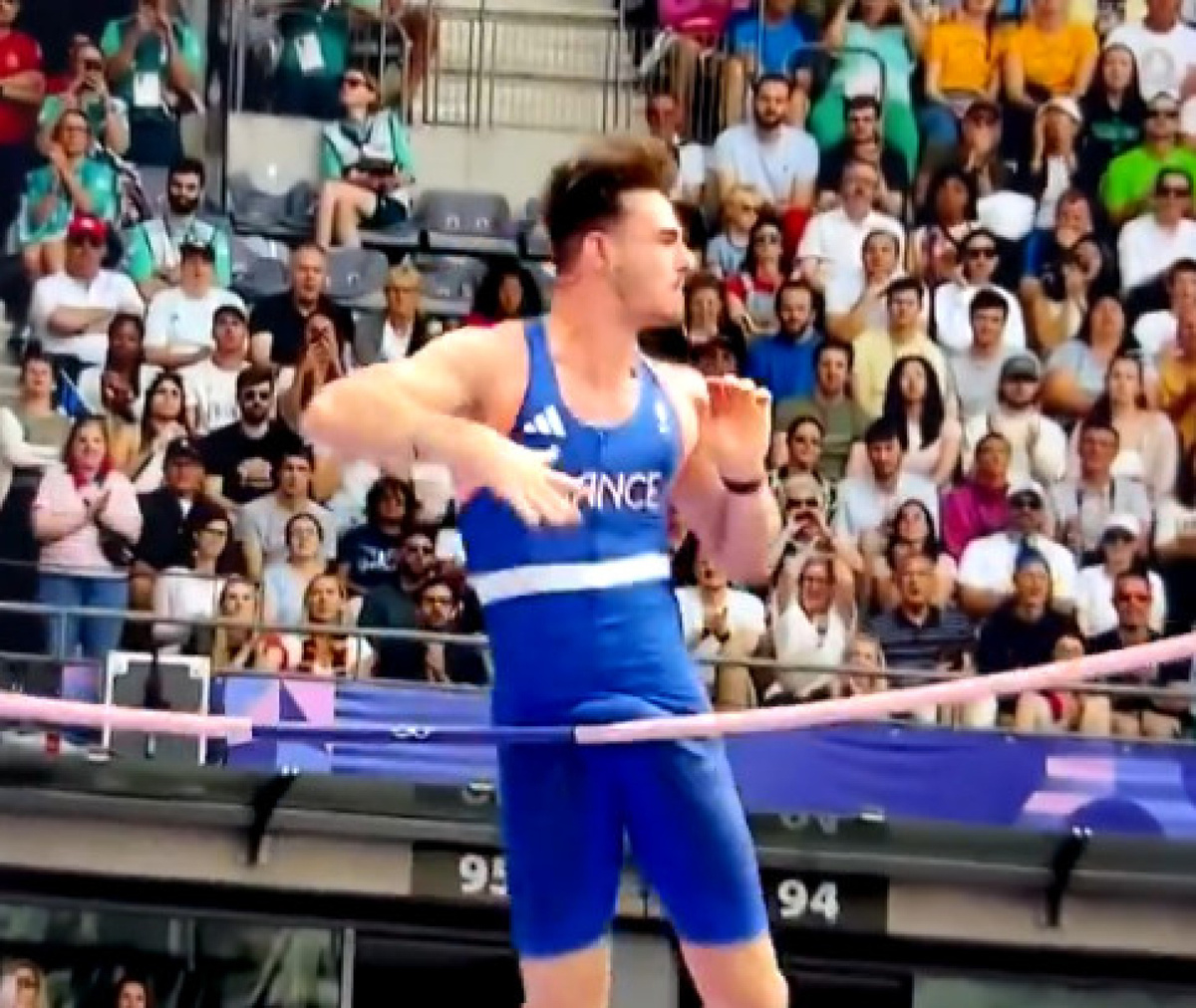 Аммирати занял 15 место с результатом 5,60 м и не попал в число 12 финалистов.