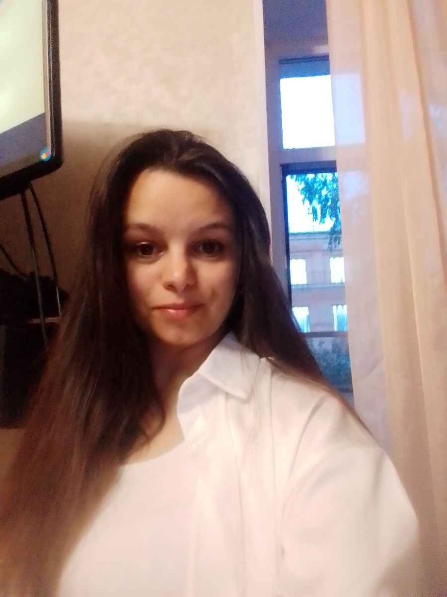 Всем привет! Я Катрин. Переехала в 2008 г. из Калининграда в Санкт-Петербург. До сих пор живу в коммунальной квартире с мужем и дочерью. Взяла вторую комнату в ипотеку. На канале рассказываю о себе и жизни в Санкт-Петербурге 