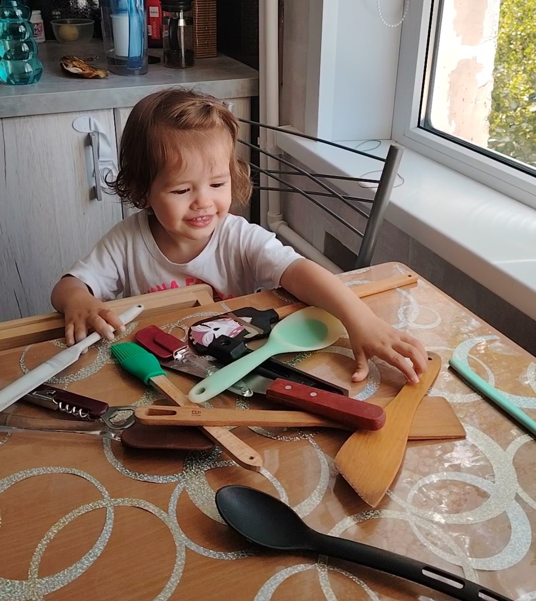 Разобрала содержимое стола