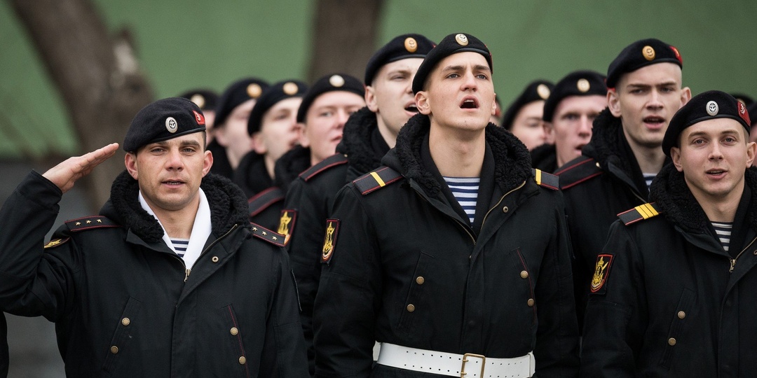 На прапорщиках армия держалась...