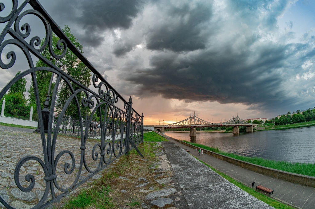 Погода 8 августа в Твери. Гром и молния