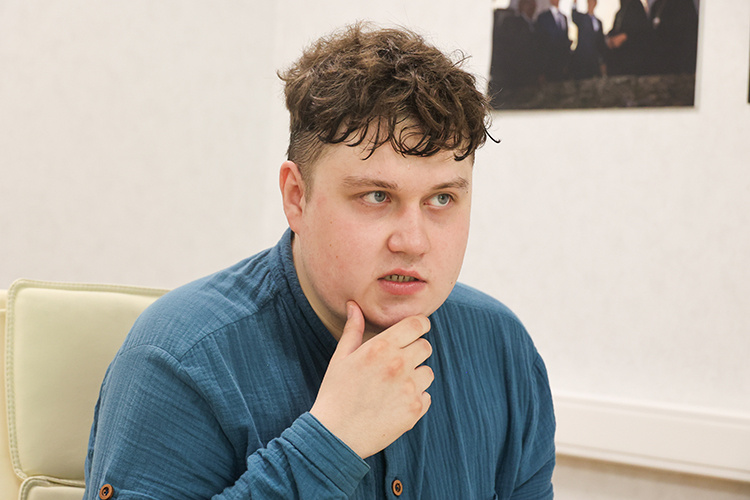    Алексей Соловьев: «Раньше были «микрофоны», где выступаешь по три минуты, сейчас, если я иду выступать, проверять шутки, это минут 10 хотя бы».   
Фото: Мария Семенова