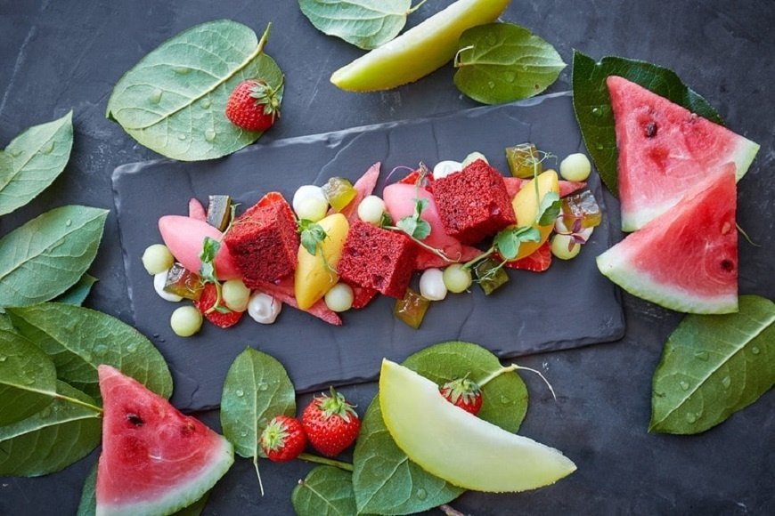    На десерт выбирайте не выпечку, а ягоды и фрукты.