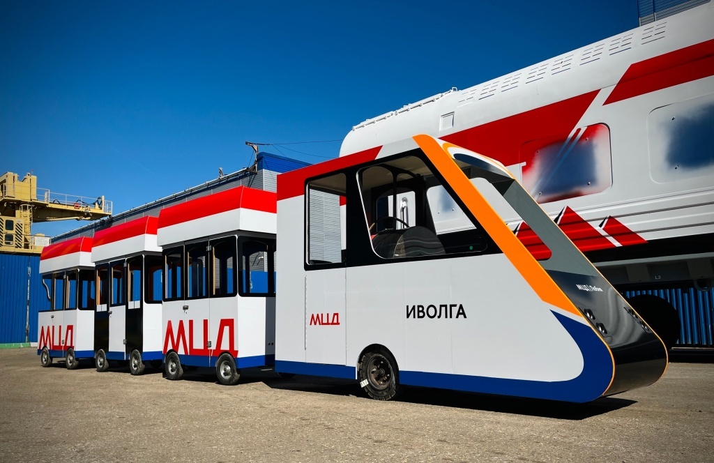 Тверские вагоностроители сделали из старого паровоза современный поезд для детей