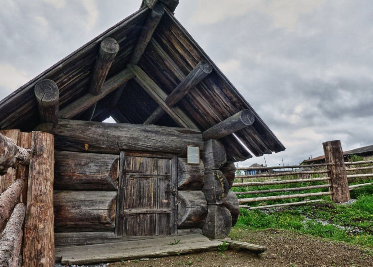 Старейшая баня, срубленная в 3 (огромных) бревна