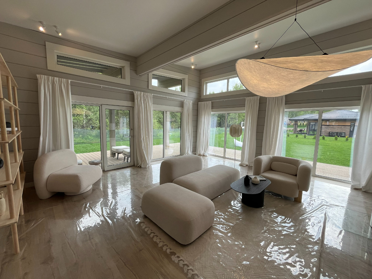 Так может выглядеть второй свет в гостиной большого дома