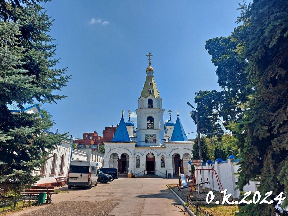 Покровский кафедральный собор на улице Ленинская 