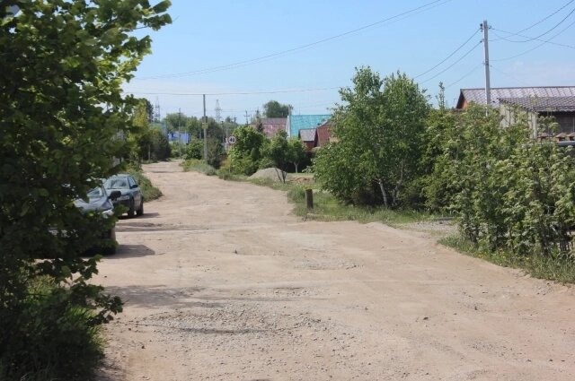    Жители планировали, что по этой дороге будут ездить только легковые авто и велосипеды. Фото:  АиФ/ Сергей Дорофеев