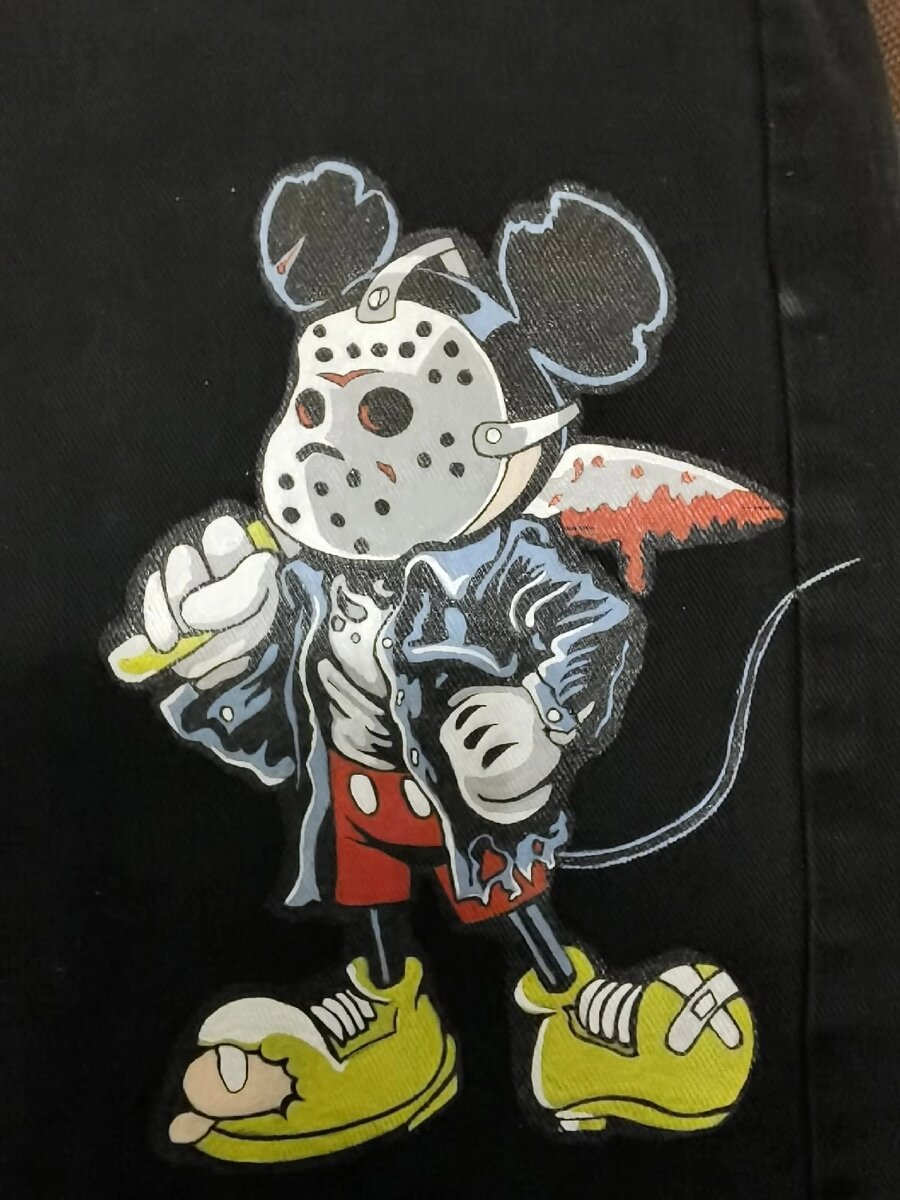 Рисовала долго. Случайно залила краской пришлось выкинуть. Спасти не удалось.