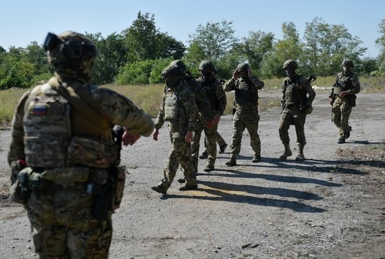    Военнослужащие ВС РФ