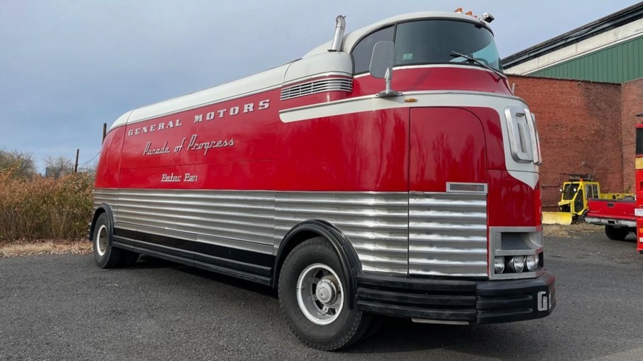 В США продают очень редкий фургон GM Futurliner 1939 года