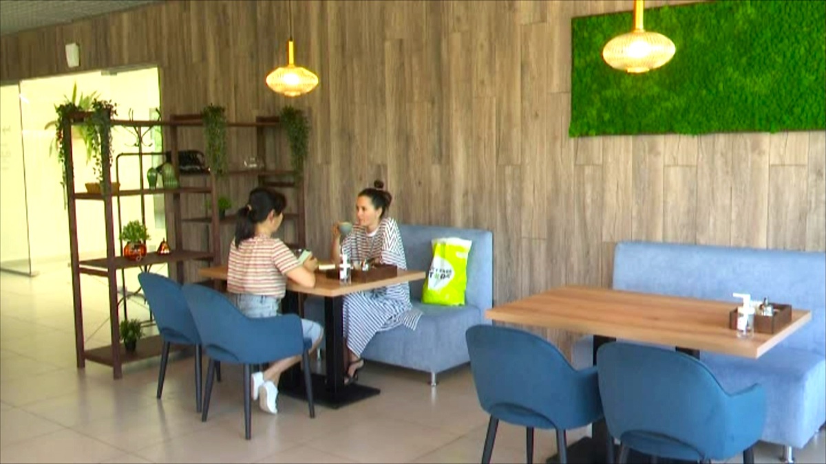    Югорчане рассказали, чем занимаются в обеденный перерыв