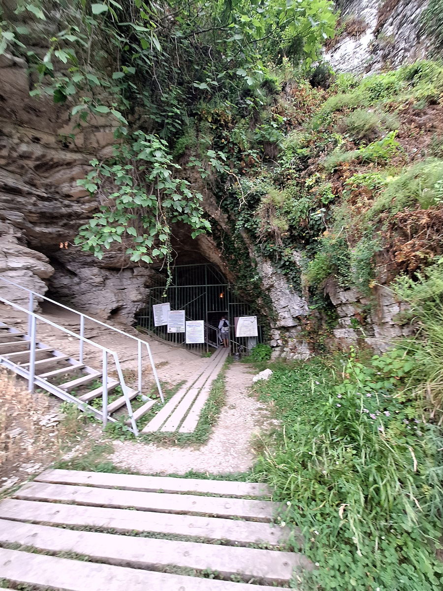 Ахштырская пещера