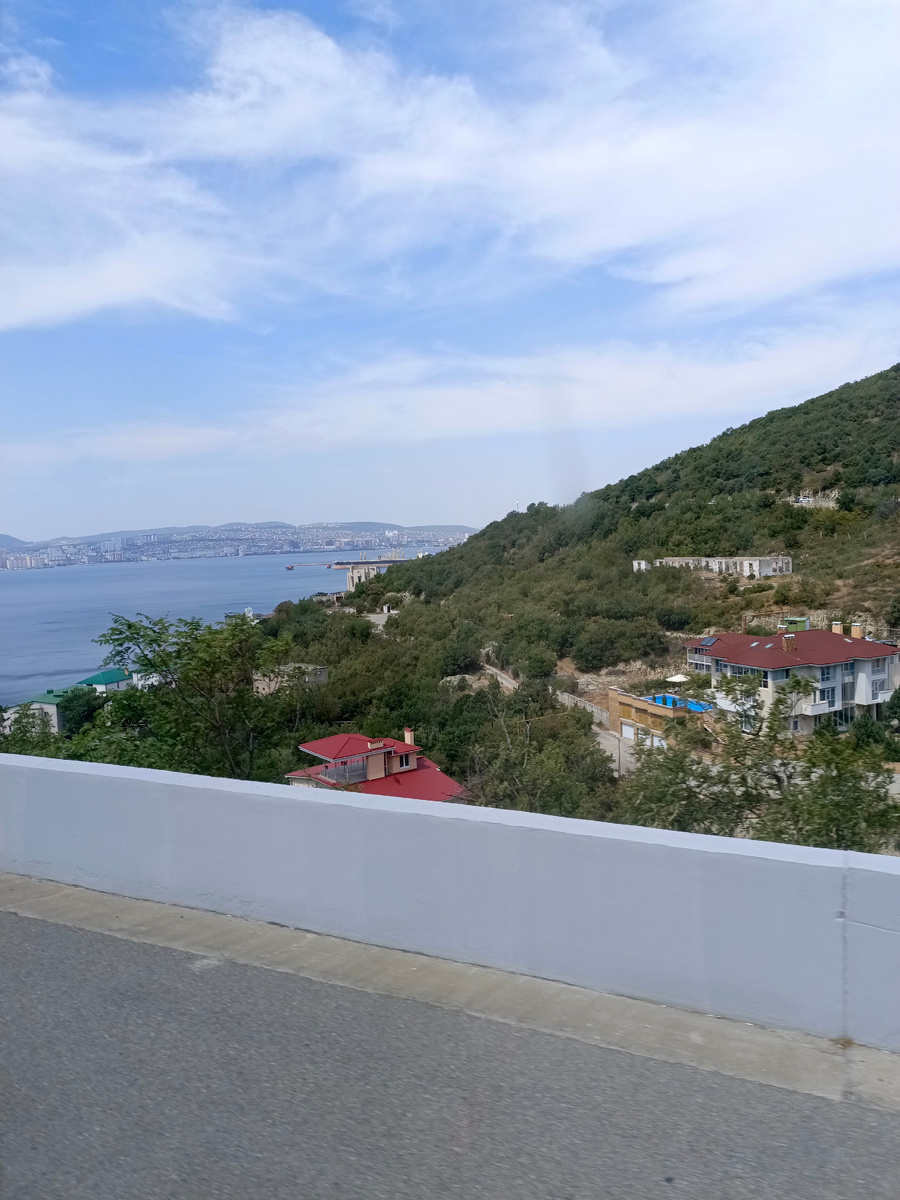 Сухумское шоссе. Фото автора.