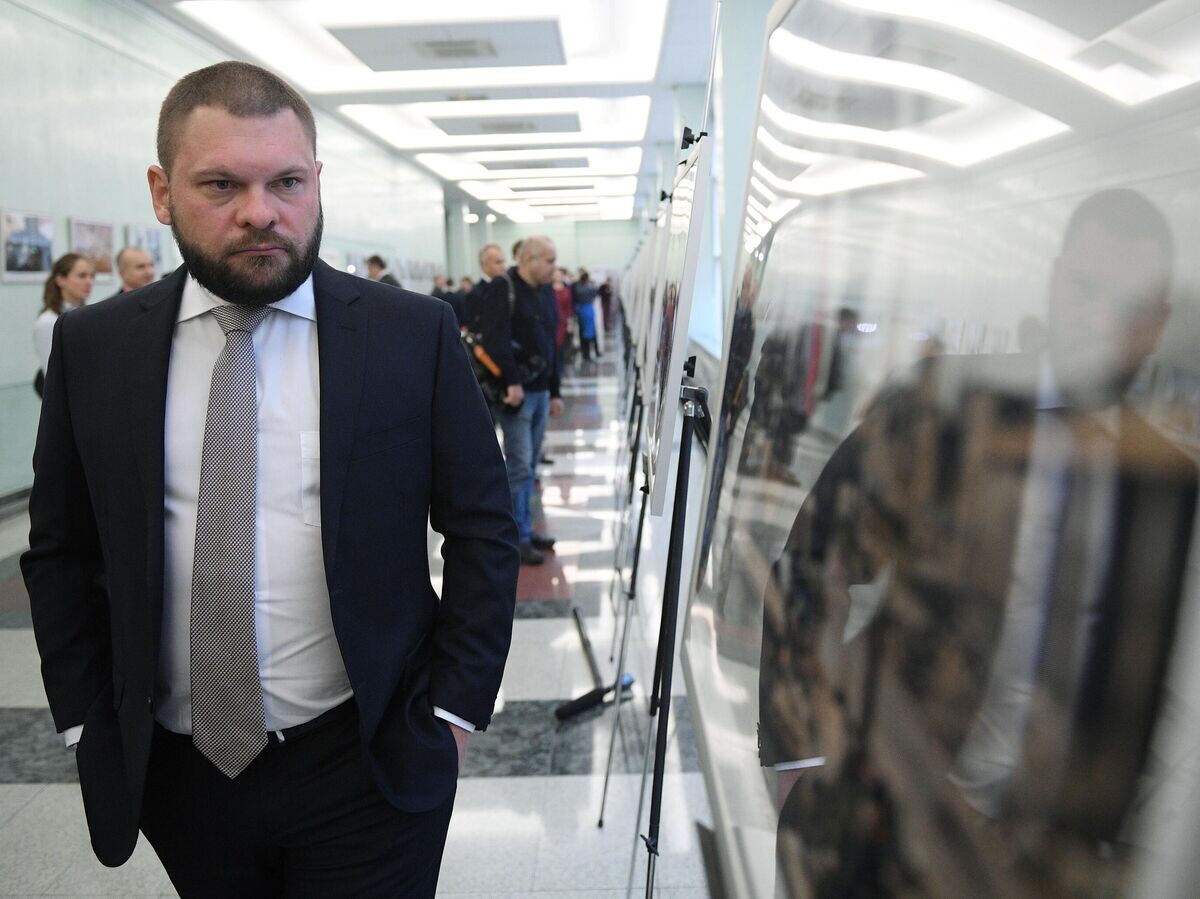    Тележурналист ВГТРК, координатор "Русской гуманитарной миссии" в Сирии Евгений Поддубный на открытии выставки "Cирия. Фотохроники войны" в Государственной Думе РФ© РИА Новости / Рамиль Ситдиков