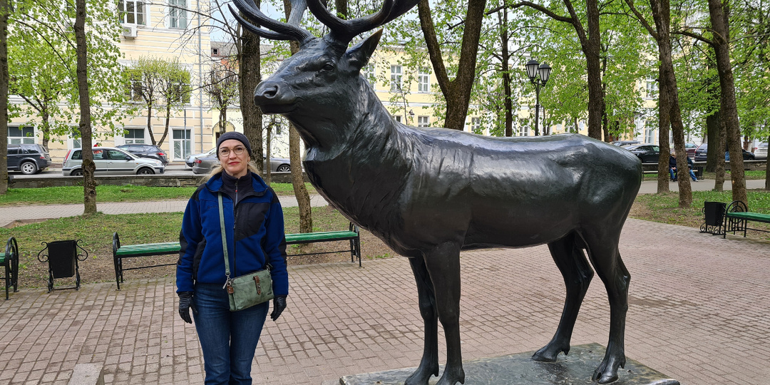 Вражеская скульптура "Оленя" в саду Блонье Смоленска