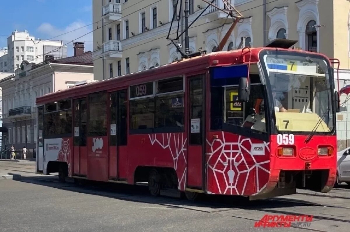    В Перми движение трамваев остановилось из-за ДТП с легковым автомобилем