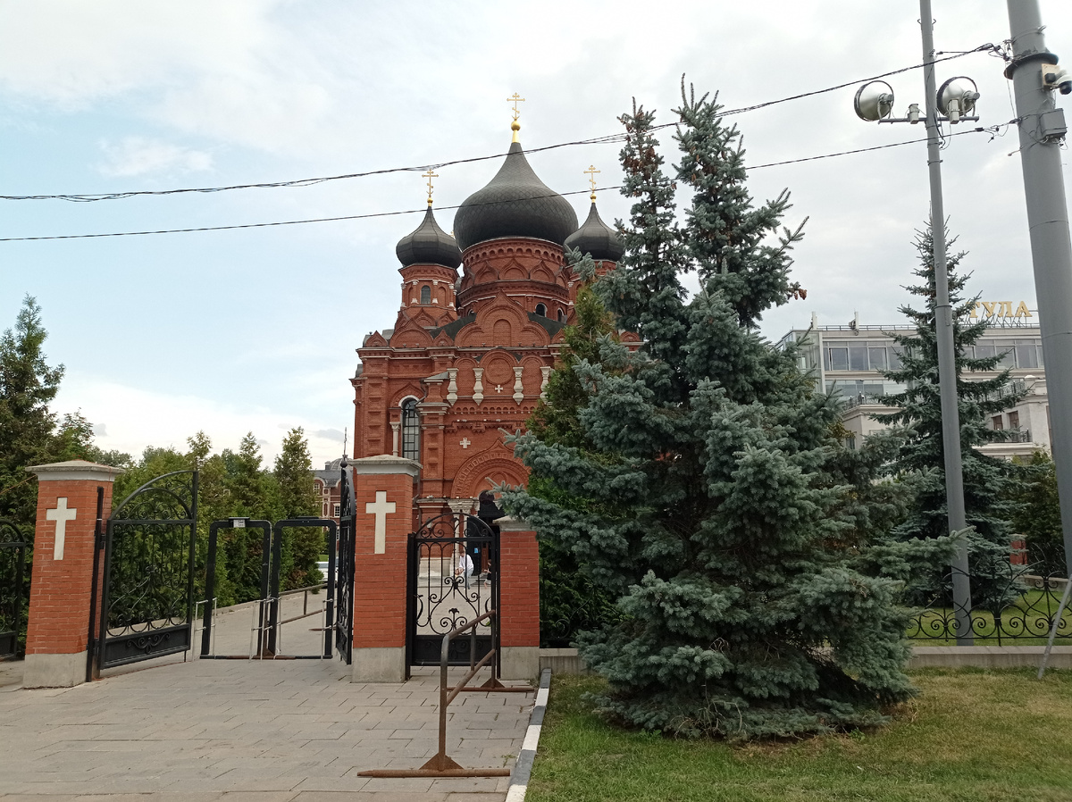 Фото автора канала.  Свою историю Успенский кафедральный собор начинает, как главный монастырский храм одноименного женского монастыря г. Тулы, существовавшего с середины XVII века и до 1918 года.