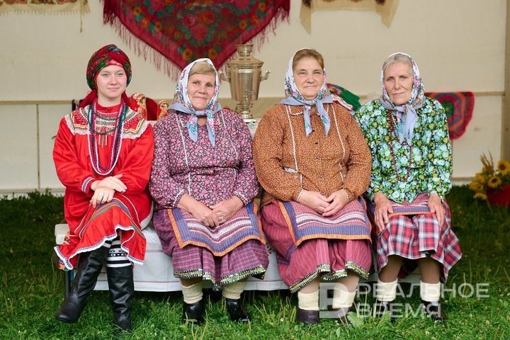 главные на детском празднике — бабушки. Фото: Динар Фатыхов 