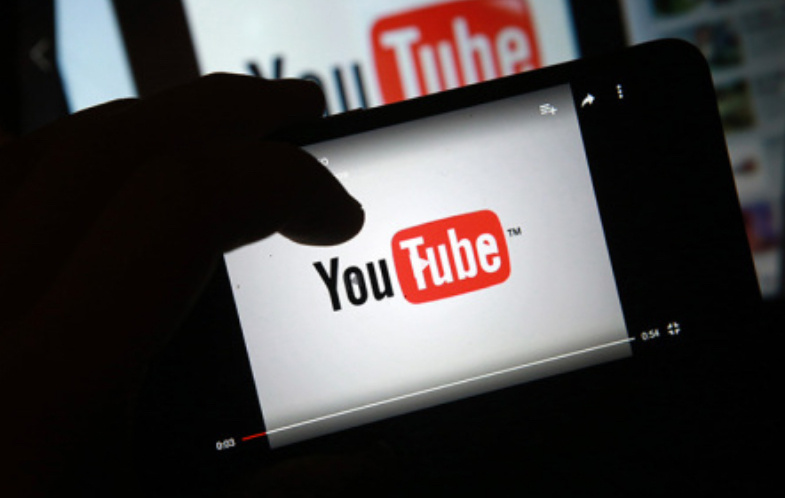 YouTube полностью перестал работать у многих пользователей сразу в нескольких регионах России. Люди сообщают о проблемах с входом на сайт и с загрузкой главной страницы в мобильном приложении, а те, кто вошли, не могут загрузить ролики.