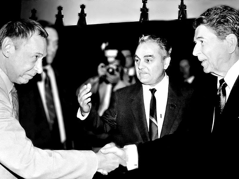 Олег Ефремов и Рональд Рейган. фото: Михаил Пазий. 