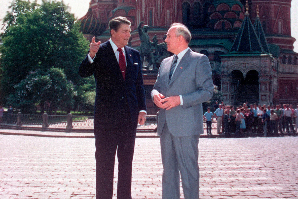 Рональд Рейган и Михаил Горбачев в Москве. Фото из открытых источников. 