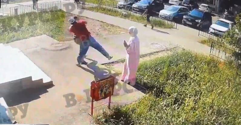    избиение попало на камеры видеонаблюдения