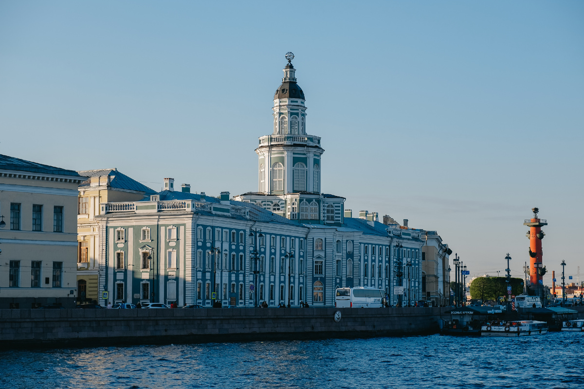 Музе́й антрополо́гии и этнографии имени Петра Великого Российской академии наук (сокр. МАЭ РАН, МАЭ), также известный под историческим названием Кунстка́мера.