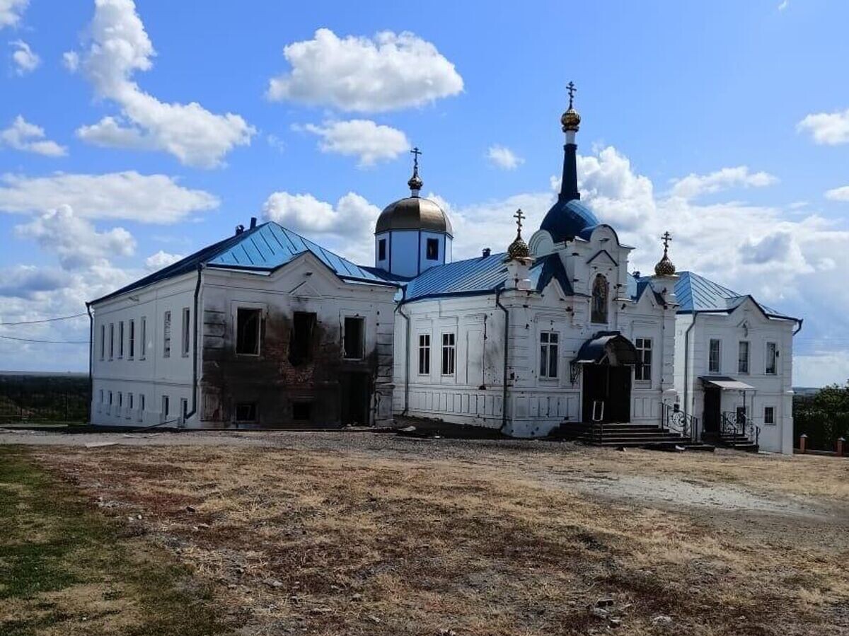    Главный собор мужского монастыря возле города Суджа в Курской области после обстрела ВСУ© Фото : соцсети