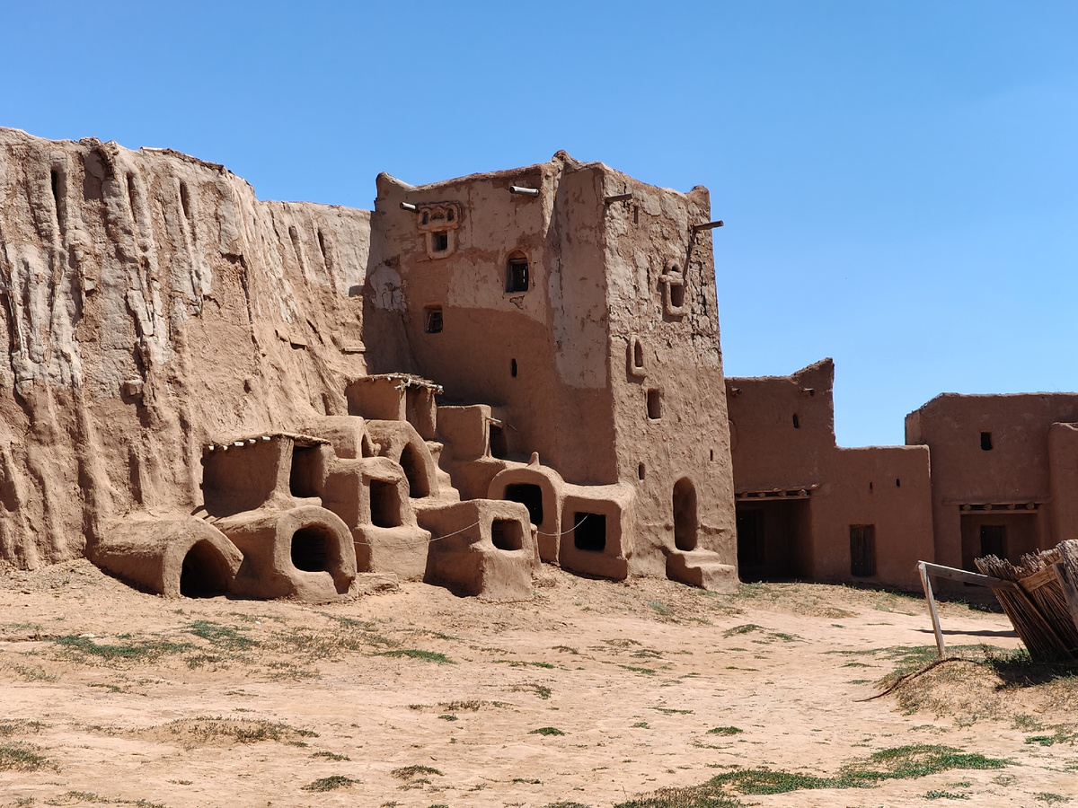 Очень удачная инсталляция древнего золотоордынского города.