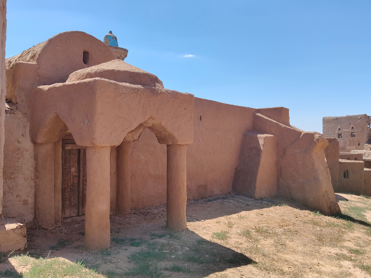 Почти древние стены