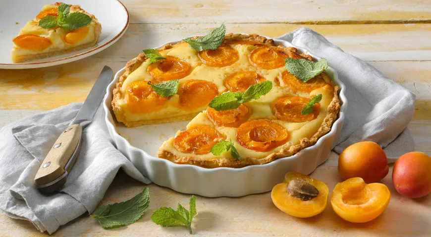 Песочный пирог с абрикосами и заливкой