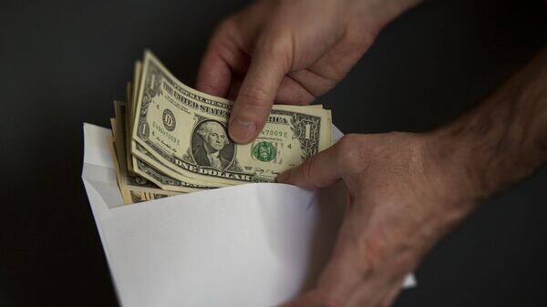    CC BY-SA 2.0 / eFile989 / Mailing Money - Payments