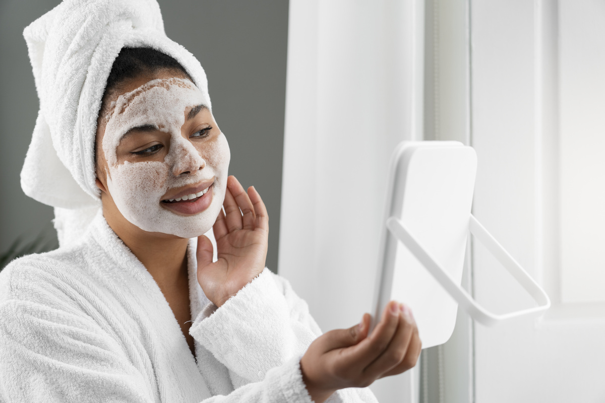     Как часто нужно делать маски для лица после 40, 50, 60 лет